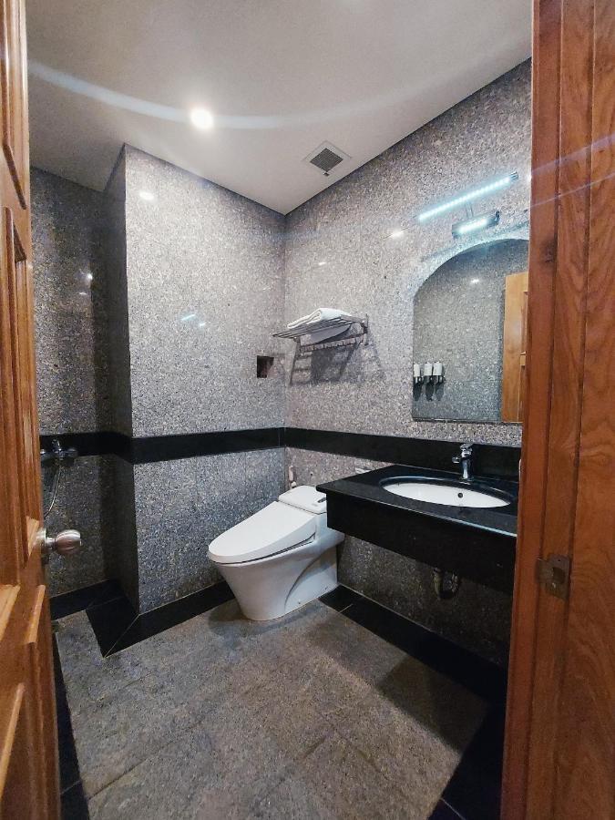 Twins Hotel Ho Chi Minh City Bagian luar foto